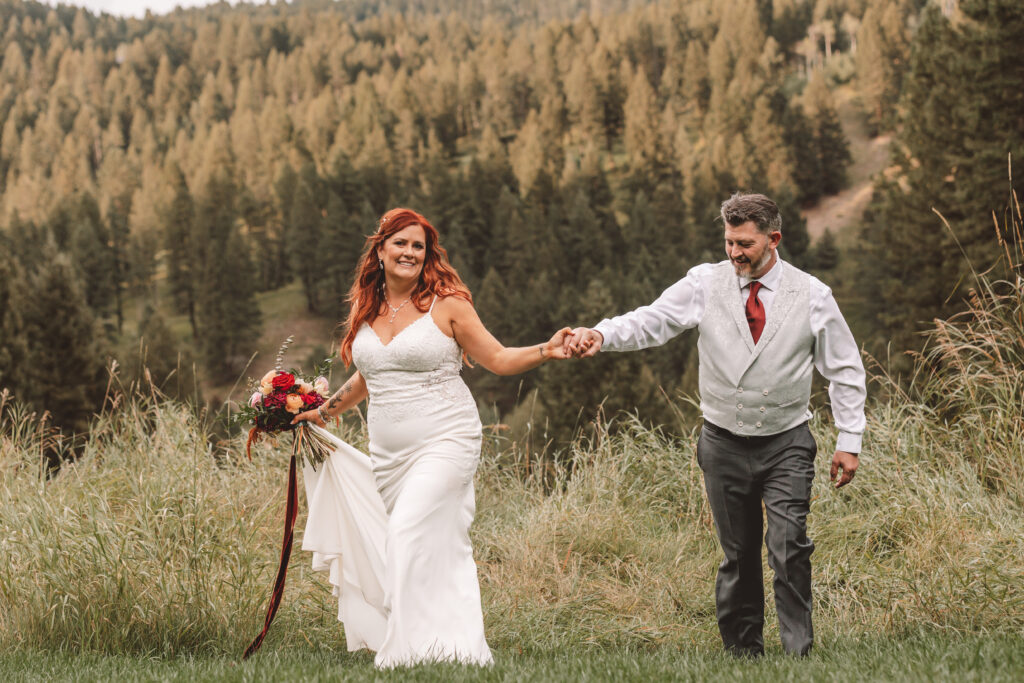 Newlyweds with Montana wedding florals